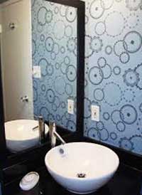 стеклообои в ванной скрадывают небольшие неровности стен